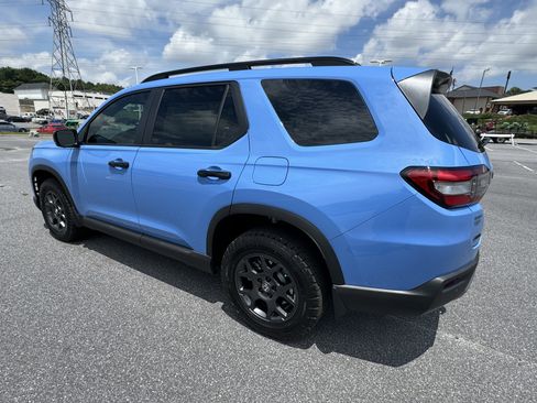 New 2025 Honda Pilot TrailSport image 7
