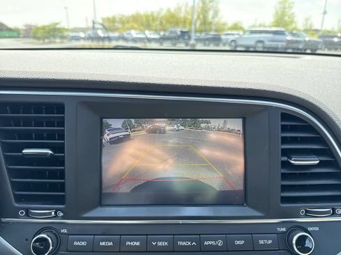 Used 2018 Hyundai Elantra SEL w/ Cargo Package FWD image 17