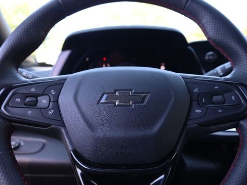 Used 2025 Chevrolet Trax RS w/ Sunroof Package FWD image 10