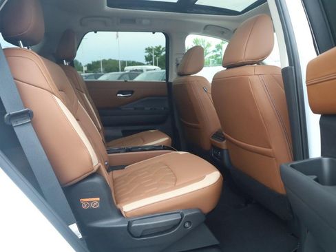 New 2026 Nissan Pathfinder Platinum AWD/4WD image 23
