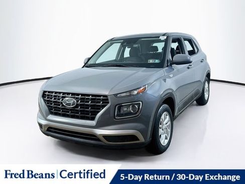 Used 2022 Hyundai Venue SE FWD image 3