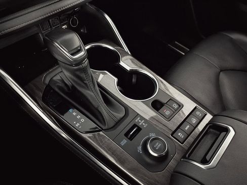 Used 2021 Toyota Highlander Platinum image 15