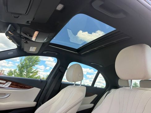 Certified 2018 Mercedes-Benz E 300 4MATIC image 19