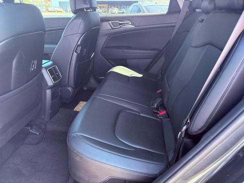 Used 2023 Kia Sportage EX AWD/4WD image 7