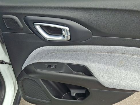 Used 2022 Jeep Compass Latitude w/ Sun and Sound Group image 14