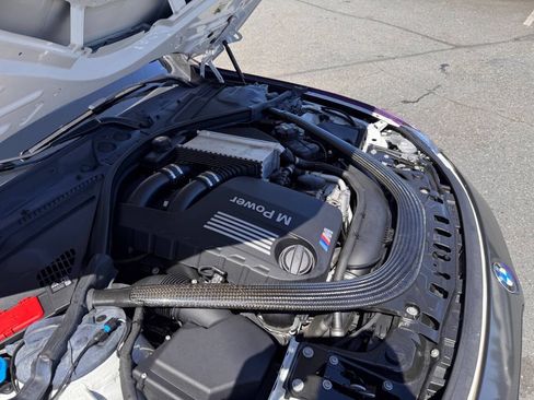 Used 2018 BMW M4 Coupe w/ Competition Package RWD image 13