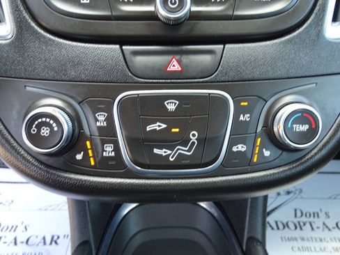 Used 2018 Chevrolet Malibu LT w/ Leather Package w/ True North Edition FWD image 30