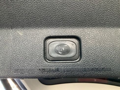 Used 2017 Ford Explorer Platinum image 21