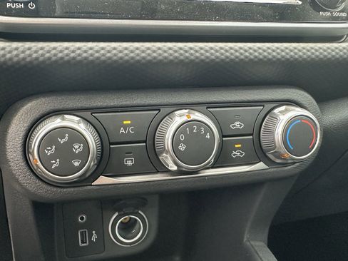 New 2025 Nissan Kicks Play S image 6