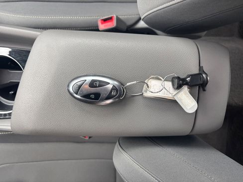 Used 2025 Hyundai Elantra SEL image 21