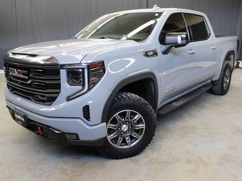 Used 2024 GMC Sierra 1500 AT4 w/ Technology Package AWD/4WD image 3