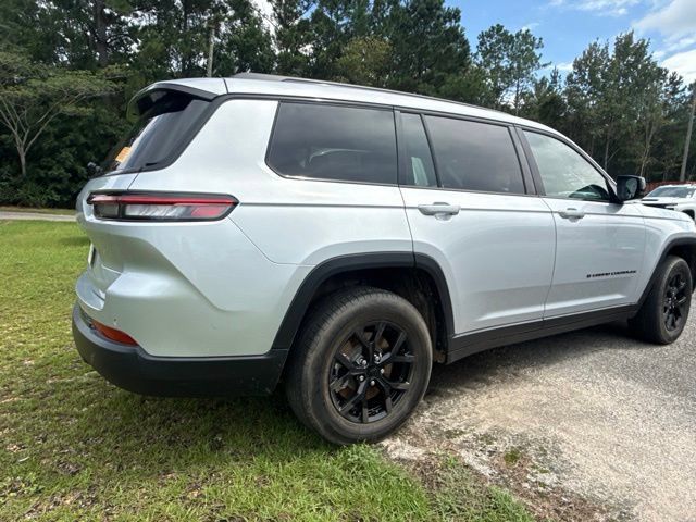 Used 2025 Jeep Grand Cherokee L Altitude RWD image 13