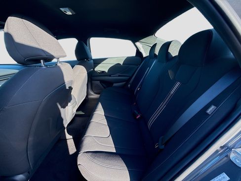 New 2025 Hyundai Elantra SEL image 17