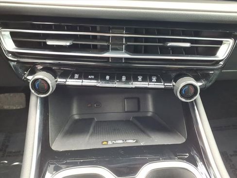 Used 2025 Chevrolet Traverse LT w/ Driver Confidence Package FWD image 26