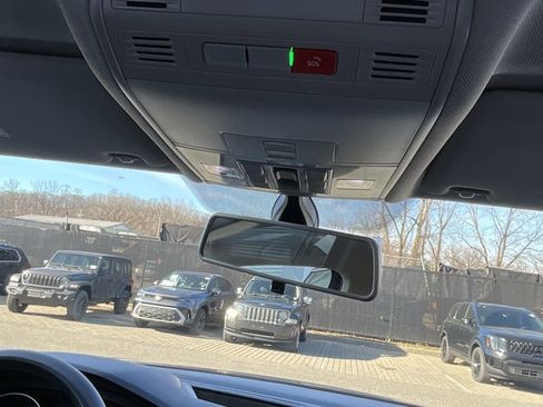 Used 2020 Volkswagen Tiguan SE w/ Panoramic Sunroof Package image 29