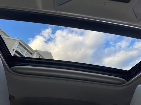 Used 2023 Toyota RAV4 Limited image 22