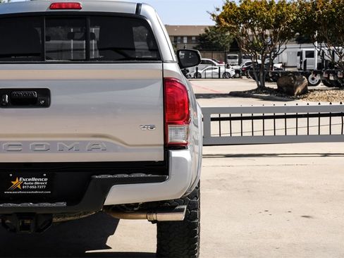 Used 2016 Toyota Tacoma TRD Sport w/ Towing Package image 45