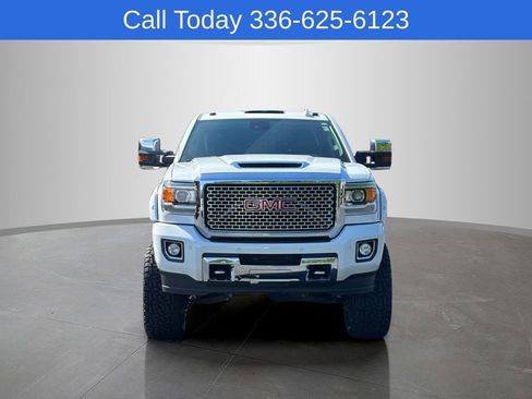 Used 2017 GMC Sierra 2500 Denali w/ Duramax Plus Package AWD/4WD image 8
