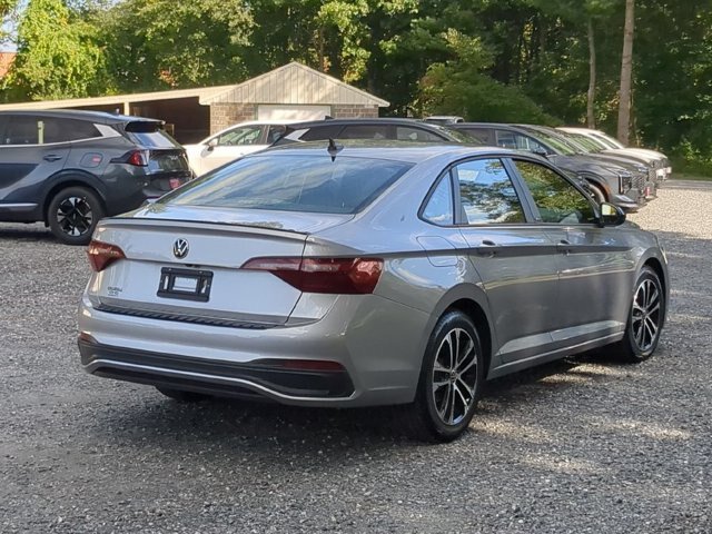 Used 2024 Volkswagen Jetta Sport FWD image 3