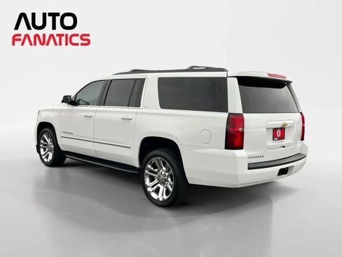 Used 2019 Chevrolet Suburban LT image 3