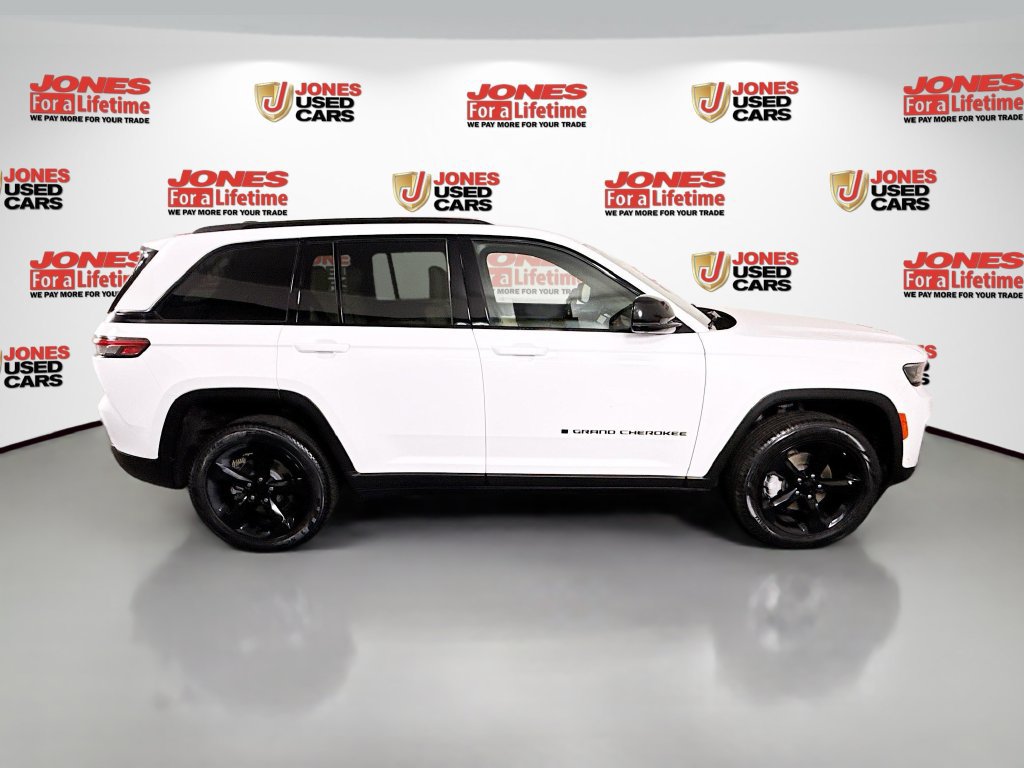 Used 2023 Jeep Grand Cherokee Limited w/ Luxury Tech Group II AWD/4WD image 18