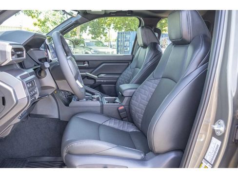 Used 2025 Toyota Tacoma TRD Off-Road w/ TRD Off Road Premium Package AWD/4WD image 15
