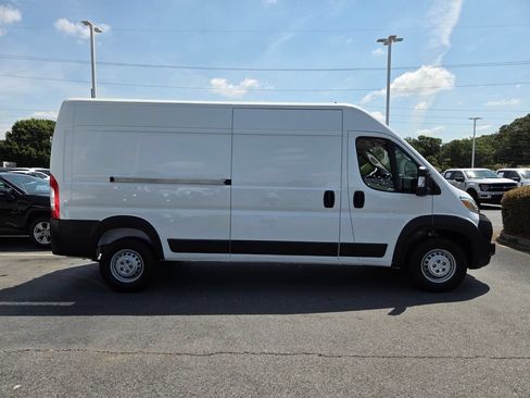Used 2025 RAM ProMaster 2500 w/ Convenience Group FWD image 12