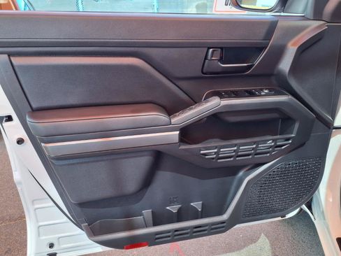 Used 2025 Toyota Tacoma SR5 AWD/4WD image 14