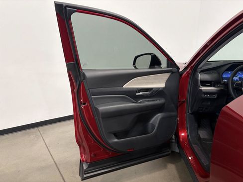 Used 2026 Toyota Grand Highlander AWD image 9