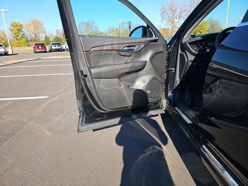 Used 2023 Buick Envision Avenir image 16