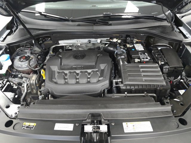 Used 2024 Volkswagen Tiguan SE R-Line AWD/4WD image 24