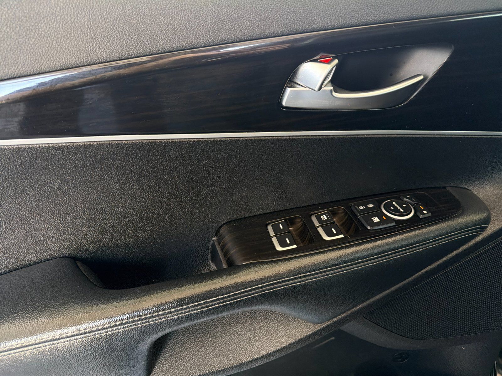 Used 2019 Kia Sorento L FWD image 10