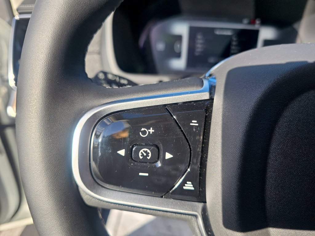 Certified 2025 Volvo XC90 B5 Plus AWD/4WD image 20