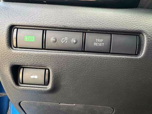 Used 2020 Nissan Sentra SV w/ Electronics Package FWD image 12