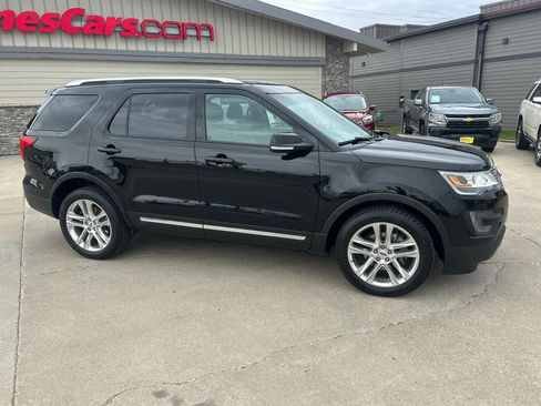 Used 2016 Ford Explorer XLT w/ Equipment Group 202A image 2