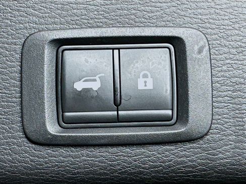 Used 2024 Mitsubishi Outlander SE image 32