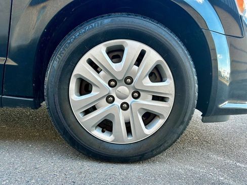 Used 2016 Dodge Grand Caravan image 29