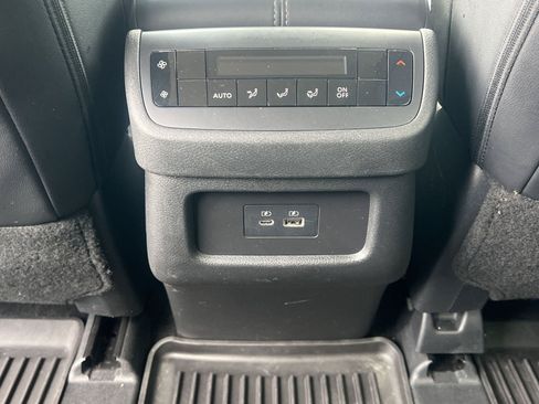 Used 2023 Nissan Pathfinder SL AWD/4WD image 17
