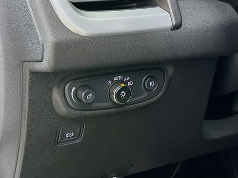 Used 2023 GMC Terrain SLT image 10