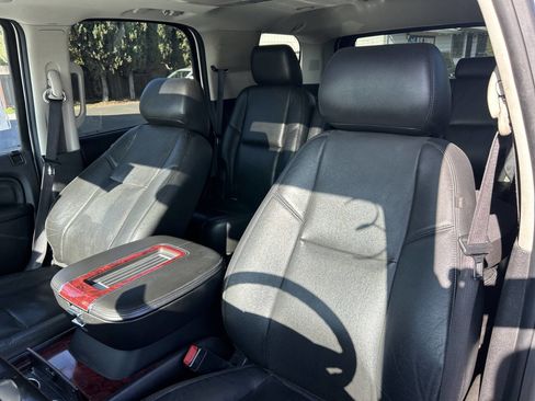 Used 2012 Cadillac Escalade Luxury image 18