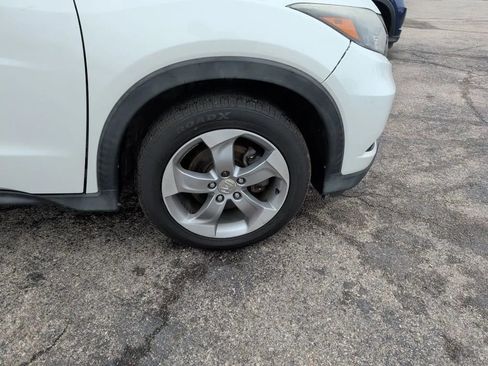 Used 2017 Honda HR-V EX image 8