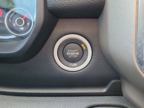 Used 2019 RAM 1500 Laramie AWD/4WD image 28