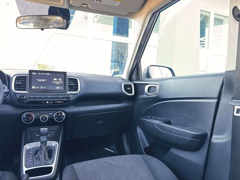 Used 2021 Hyundai Venue SE image 27