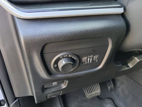 Used 2023 Jeep Grand Cherokee Altitude AWD/4WD image 21