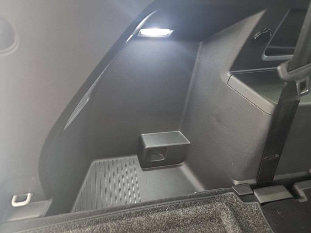 Certified 2024 Volkswagen Atlas Peak Edition SE AWD/4WD image 19