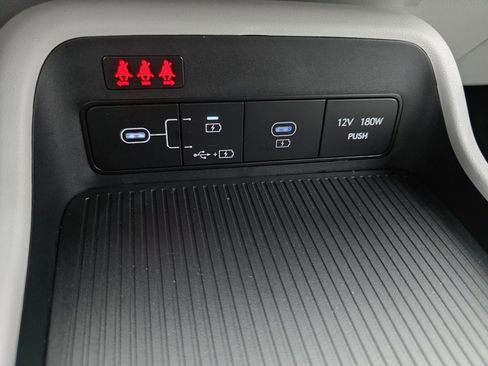 Used 2025 Hyundai Kona SEL image 31