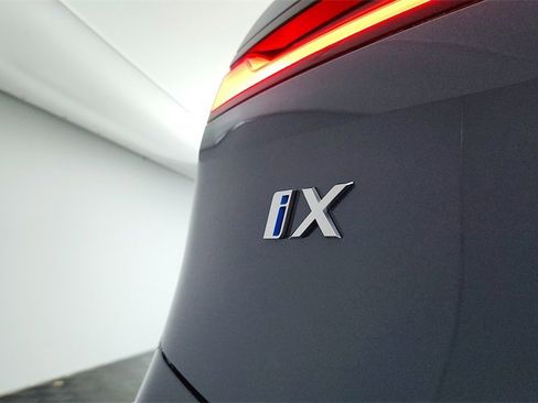 Used 2025 BMW iX xDrive50 w/ Premium Package image 23