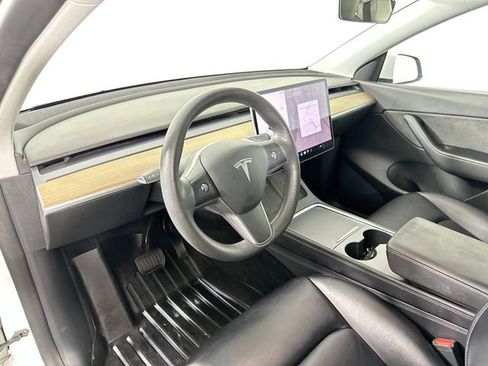 Used 2022 Tesla Model Y Long Range AWD/4WD image 18