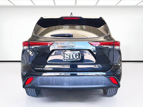 Used 2021 Toyota Highlander L image 5