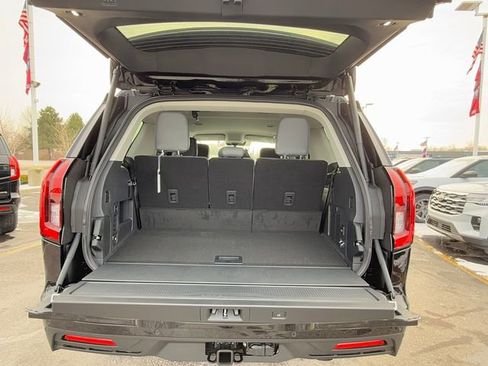 New 2026 Ford Expedition Active image 5